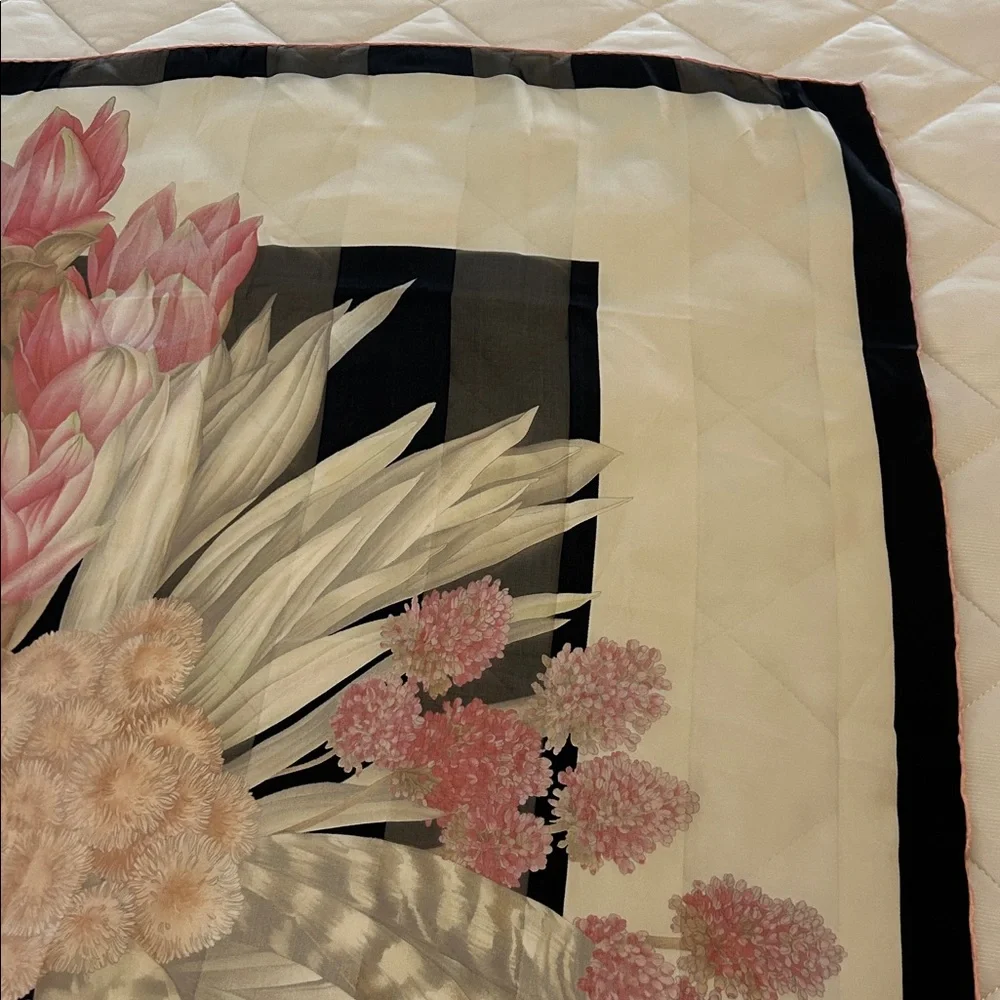 Vintage Valentino Scarf - Picture 8 of 13